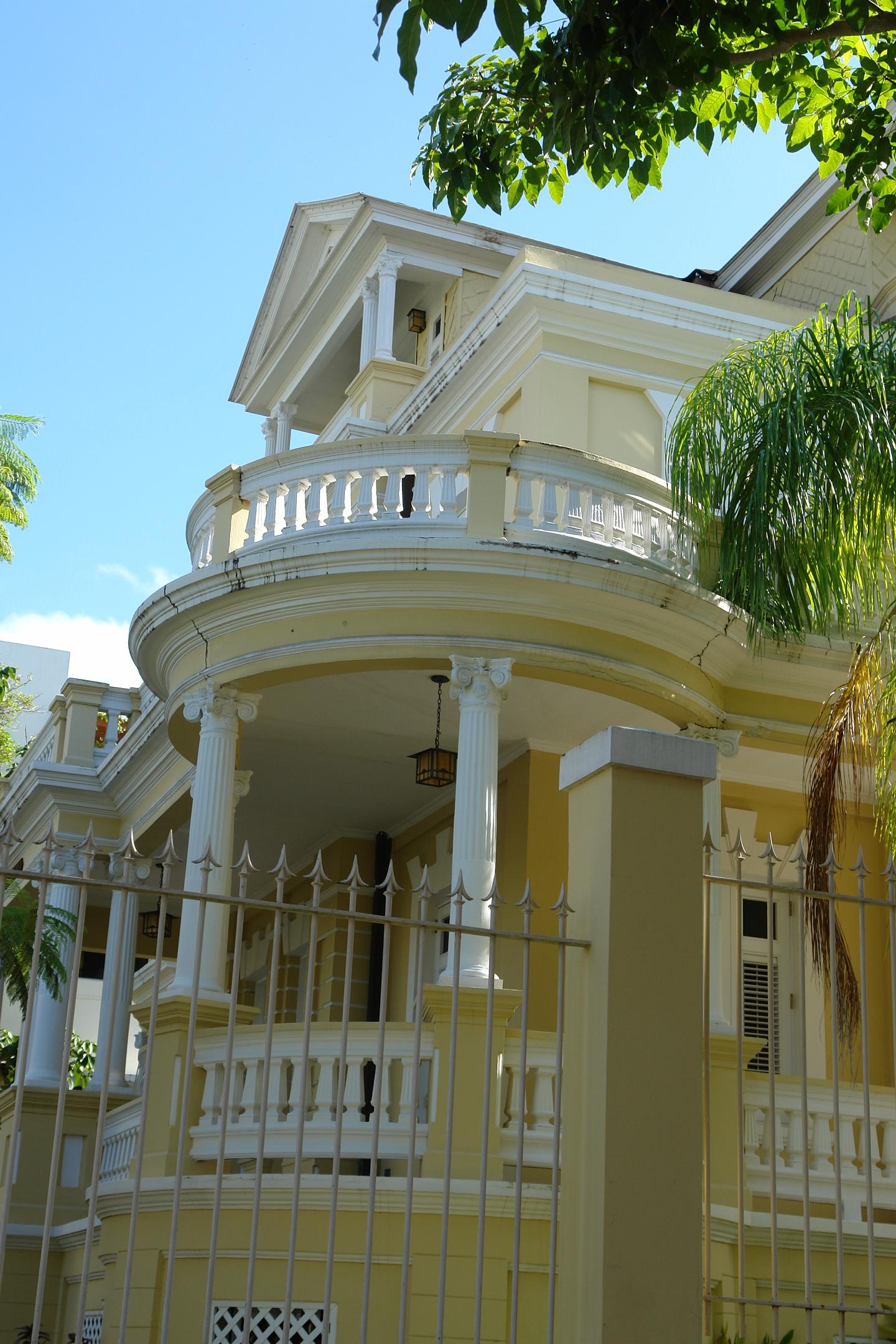 Casa La Giralda - Avenida Miramar, esquina calle Marti 651 - San Juan (Miramar) - 2011 00024